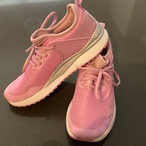 Girls Puma Pink Shoe size 5C